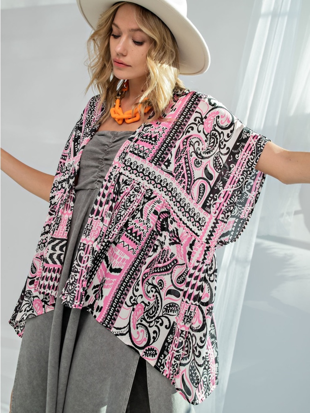 Easel TRIBAL PRINTED SATIN KIMONO